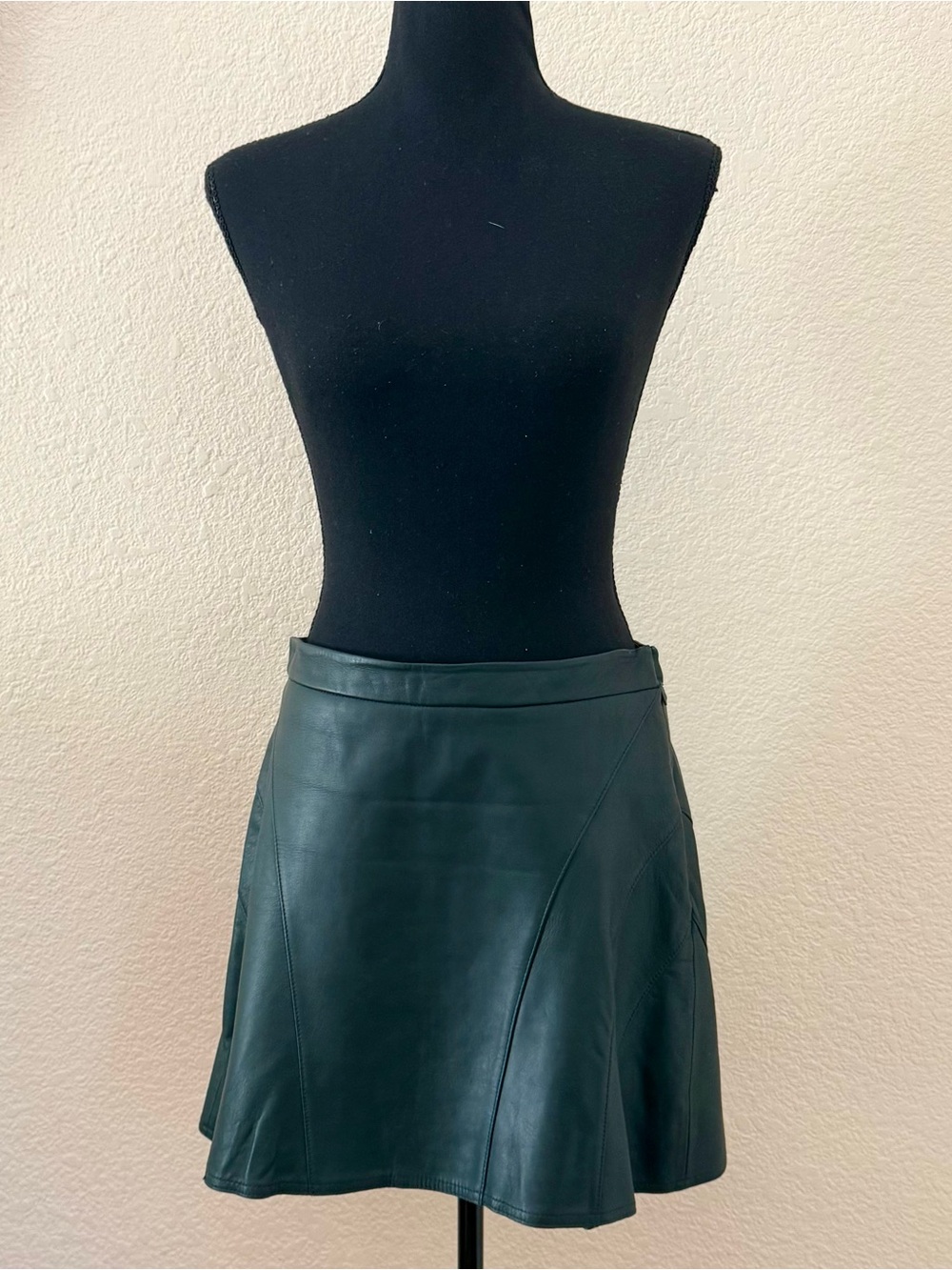 10 Crosby Derek Lam x Intermix Deep Green 100% Lambskin Leather Mini Skirt Sz 4